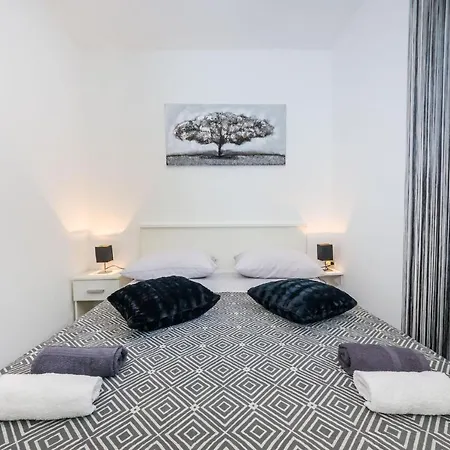 Nino Novigrad (Dalmatia)