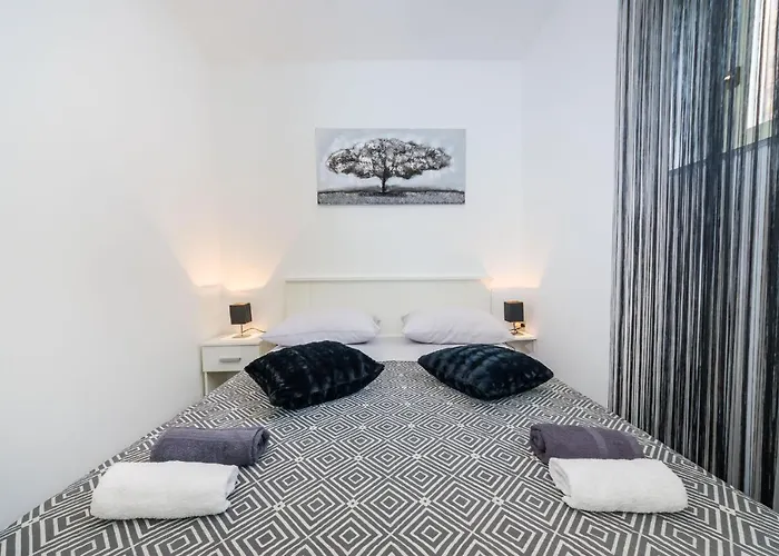 Nino Novigrad (Dalmatia)